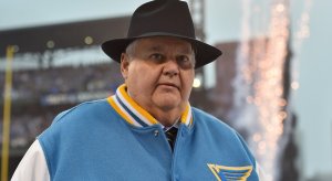 Ken Hitchcock: Snazzy dresser, new Dallas Stars coach