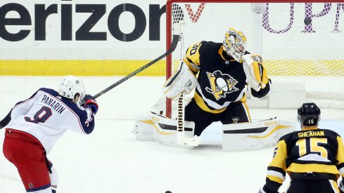 Artemi Panarin scores his first goal of the night against the Pittsburgh Penguins, sniping the puck over the glove of Matt Murray. 