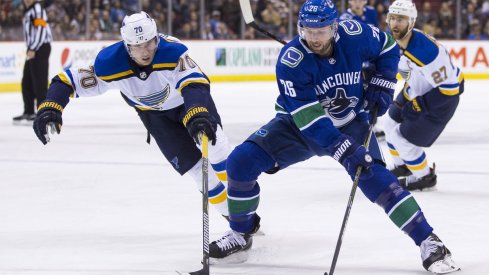 Canucks Thomas Vanek avoids multiple St. Louis Blues players