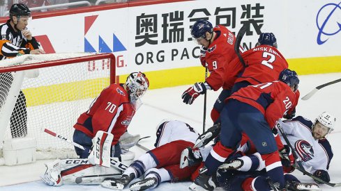 Braden Holtby swallows up Blue Jackets