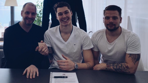 Elvis Merzlikins signs his first NHL contract with the Columbus Blue Jackets 