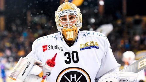 Elvis Merzlikins playing for Lugano in the NLA