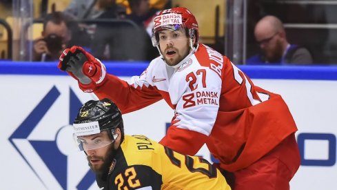 Oliver Bjorkstrand calls for the puck.