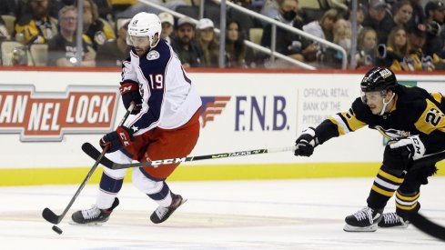 Liam Foudy skates the puck against the Pittsburgh Penguins