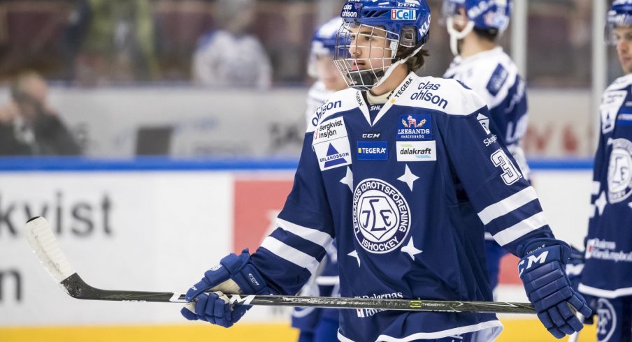 Emil Bemström skating around before the puck drops