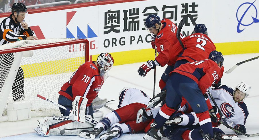 Braden Holtby swallows up Blue Jackets