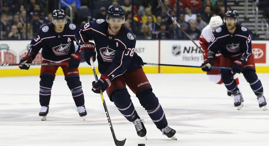 Boone Jenner leads Blue Jackets players down the ice to try and score.
