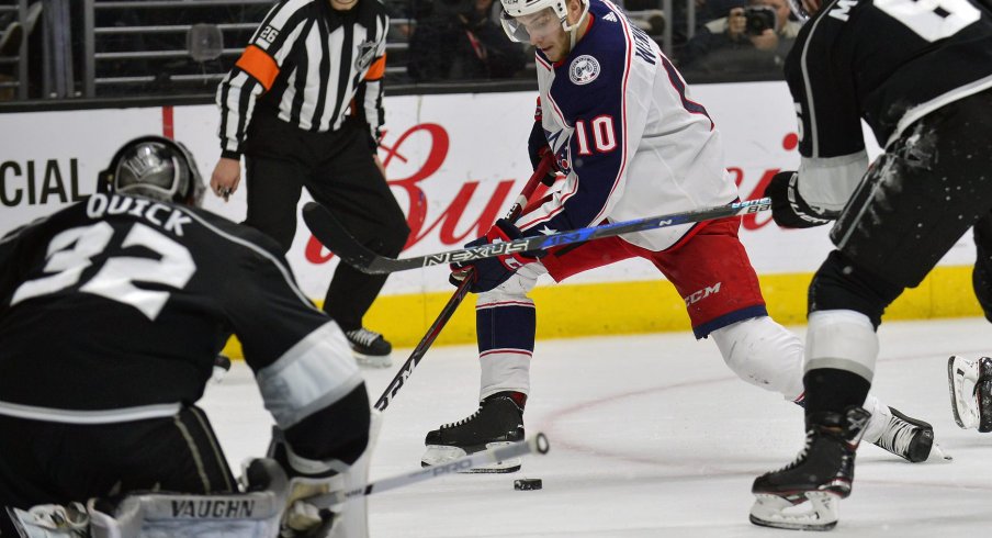 Alexander Wennberg facing off against the Los Angeles Kings 