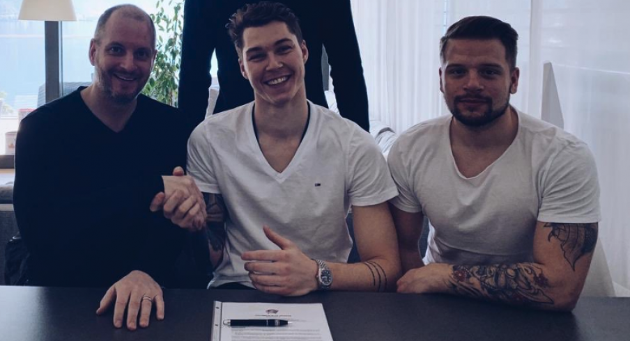 Elvis Merzlikins signs his first NHL contract with the Columbus Blue Jackets 