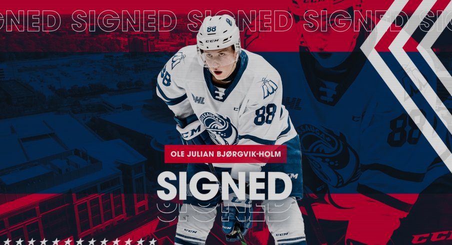 Ole Julian Bjorgvik-Holm signs his entry-level contract.